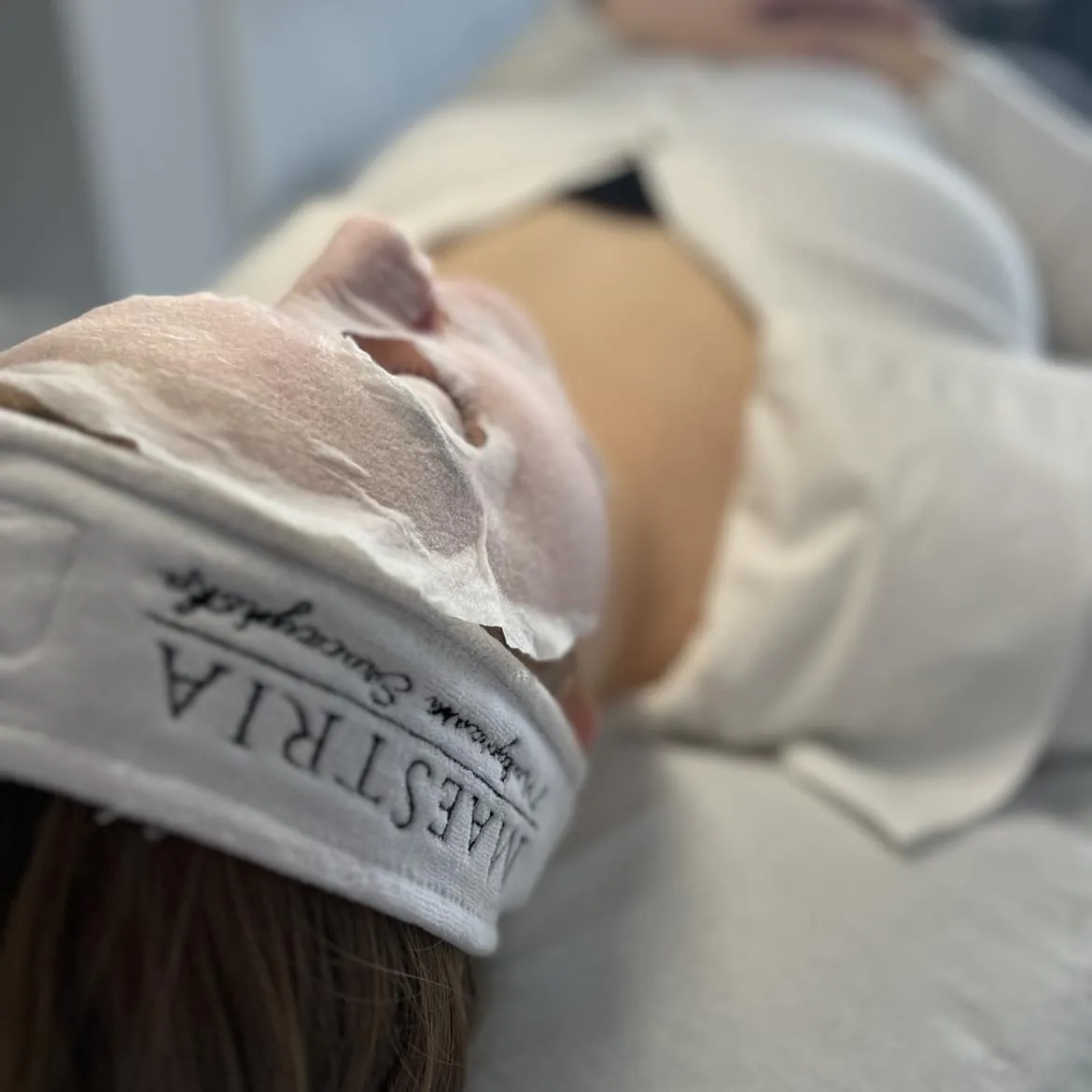 Peeling kawitacyjny — salon kosmetyczny MaeStria Lublin